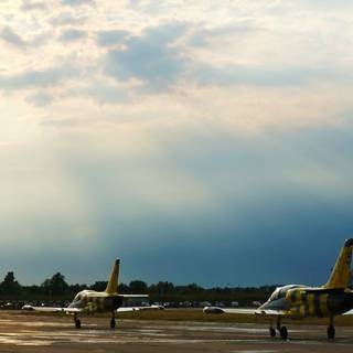 BIAS 2015 miting aviatic - Baltic Bees asteptand cu Eurofighter Typhoon aterizand